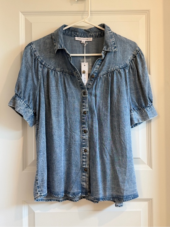 Jane and Delancey Tops - Jane & Delancey Chambray Button-Front Top